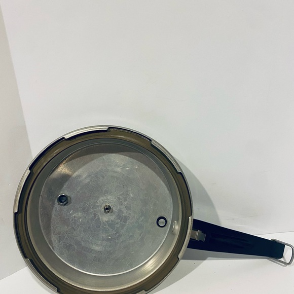 Mirro-Magic Pressure Cooker 4Q Made in USA 594 - Picture 8 of 9